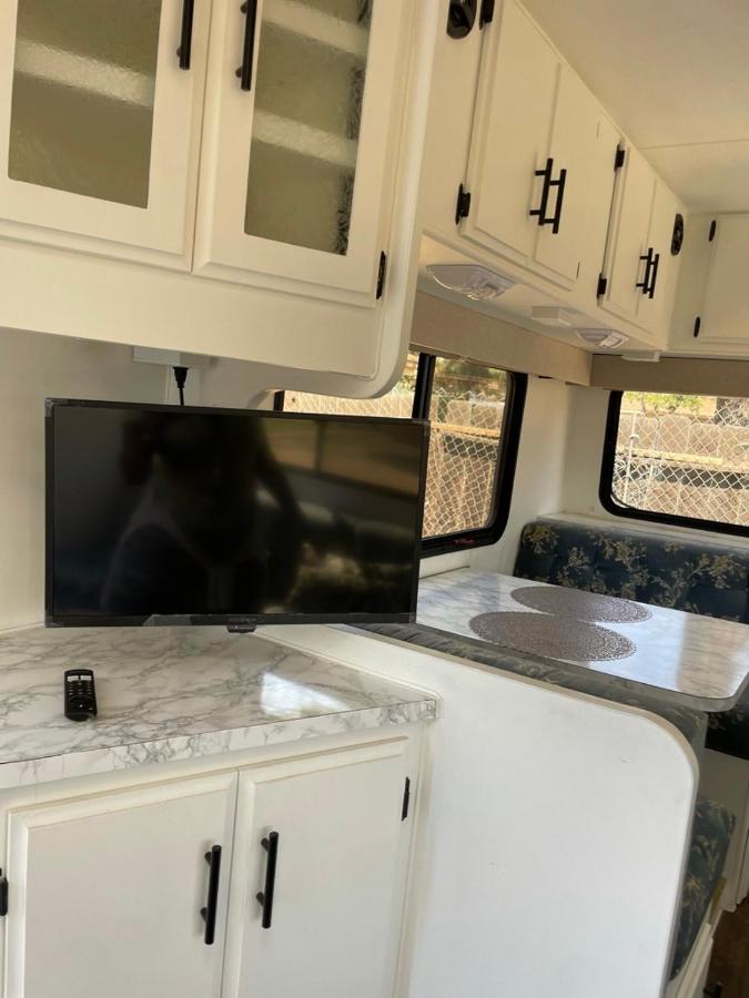 Rv2 Stunning Rv Private Netflix Freeparking Hotel Moreno Valley Exterior photo